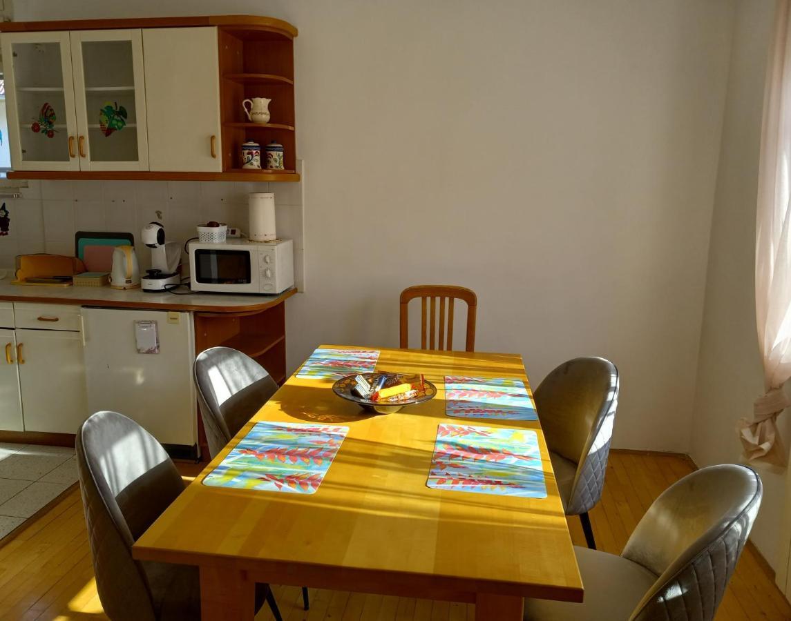 Lovely 2-Bedroom Appartment With Free Parking Dobrova Exteriör bild