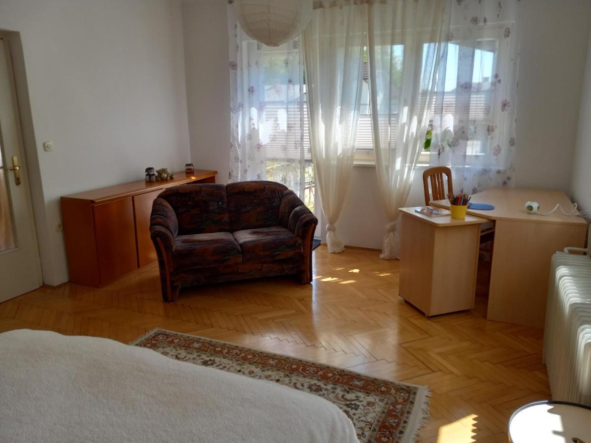 Lovely 2-Bedroom Appartment With Free Parking Dobrova Exteriör bild