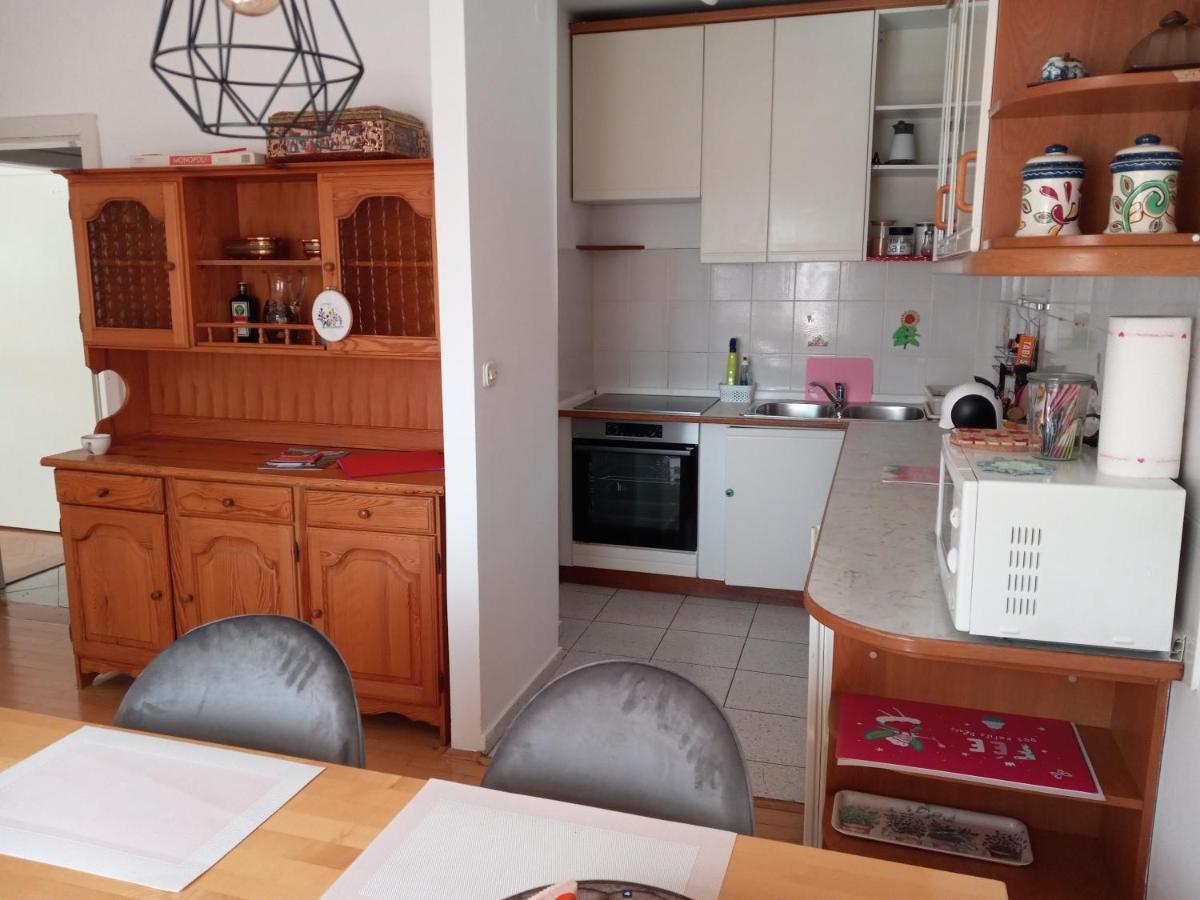 Lovely 2-Bedroom Appartment With Free Parking Dobrova Exteriör bild