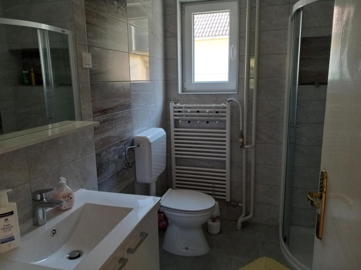 Lovely 2-Bedroom Appartment With Free Parking Dobrova Exteriör bild